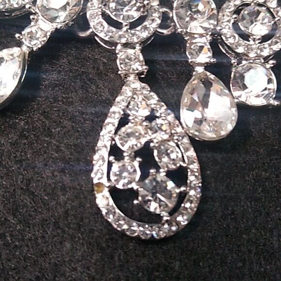 Rhinestone Graduated Bib Necklace - Picture 9 of 9